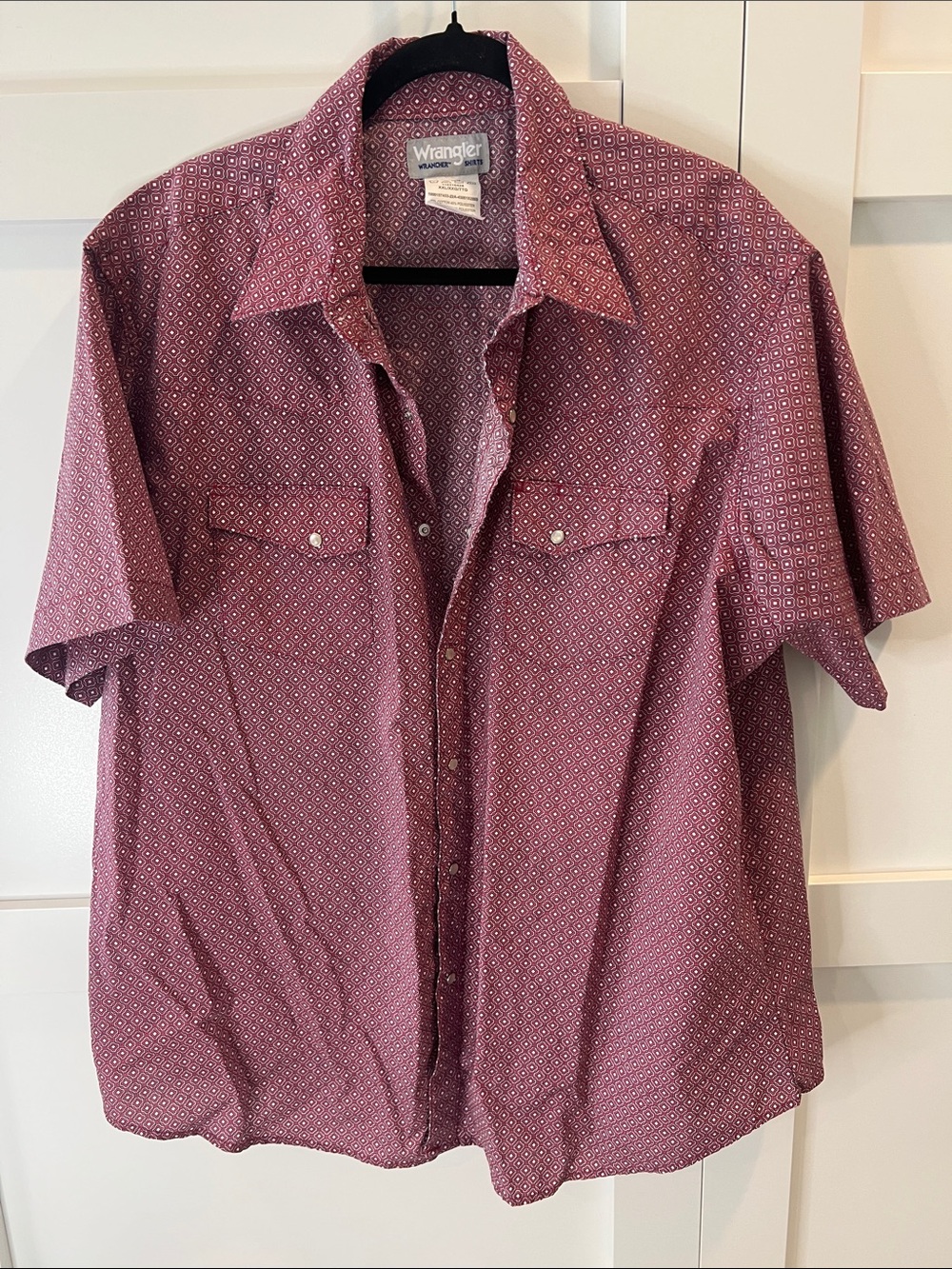 Wrangler Men's Short Sleeve Button-Front Shirt — Maroon Geo Print